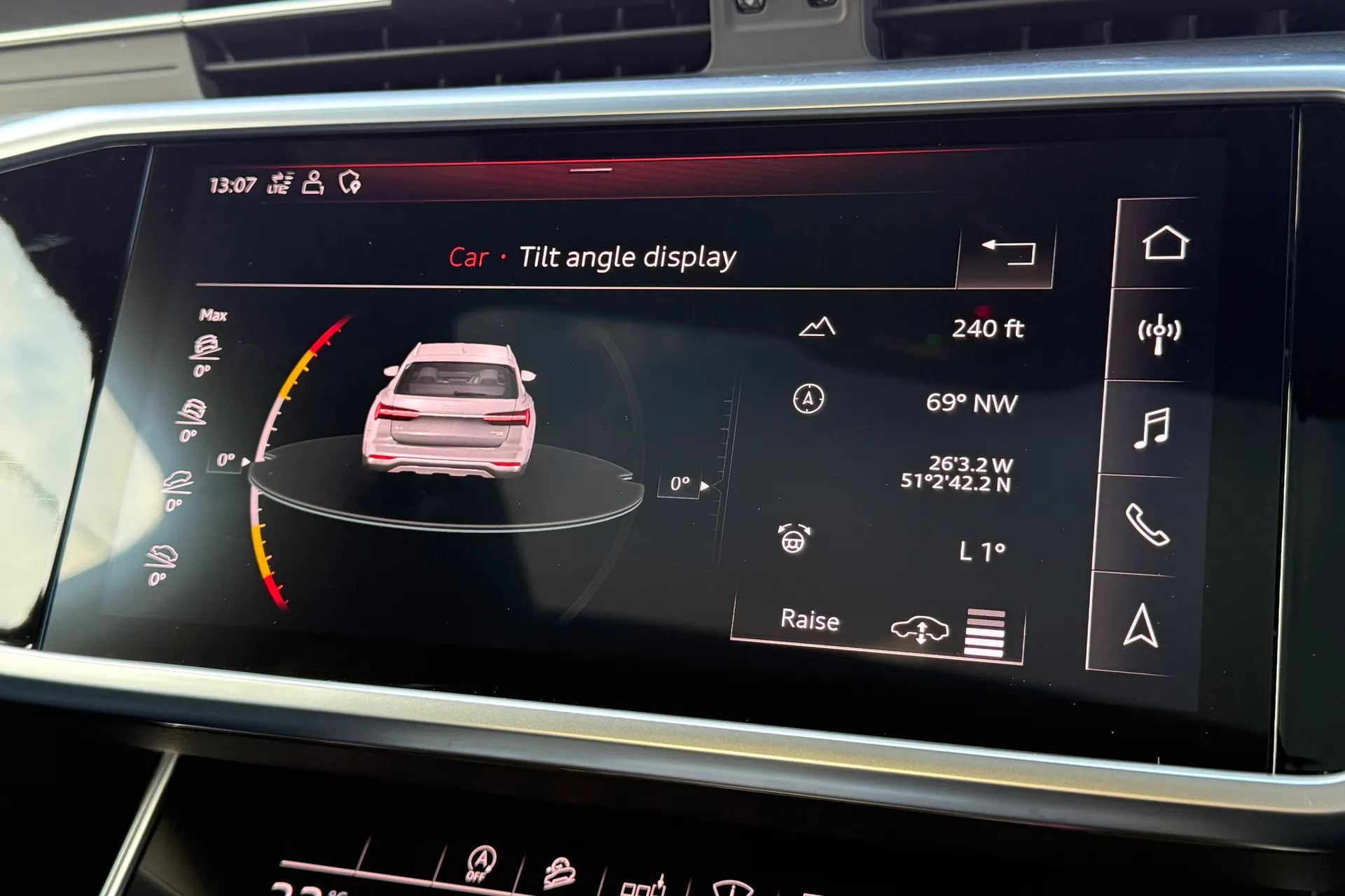 Audi A6 allroad thumbnail image number 13