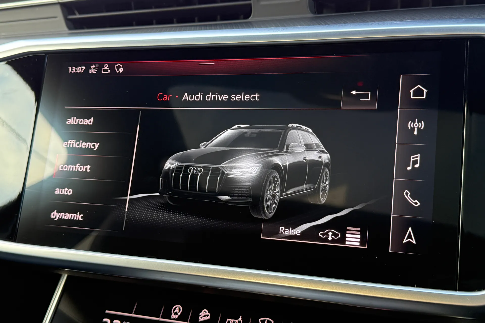 Audi A6 allroad thumbnail image number 10