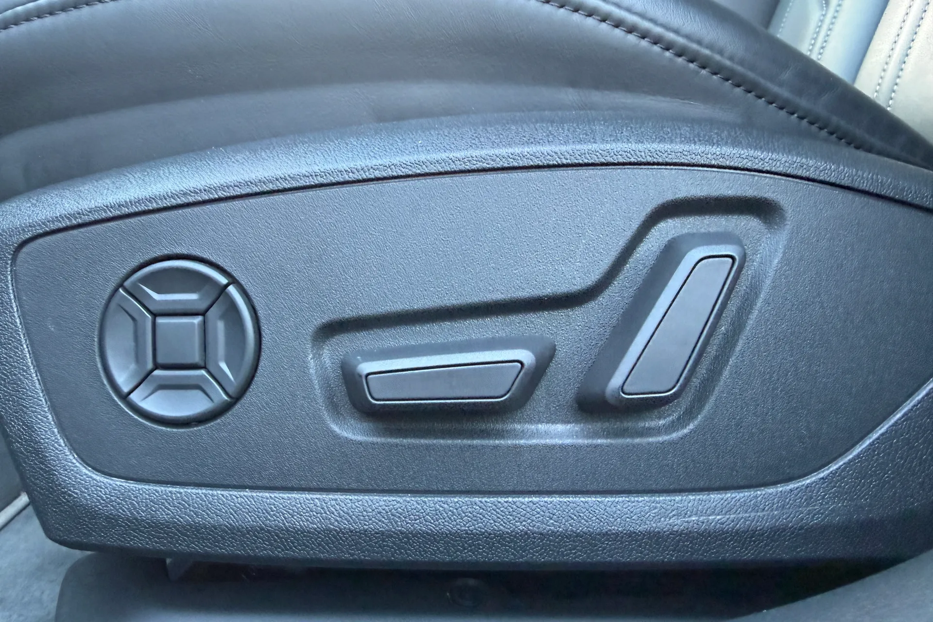 Audi A6 allroad thumbnail image number 21