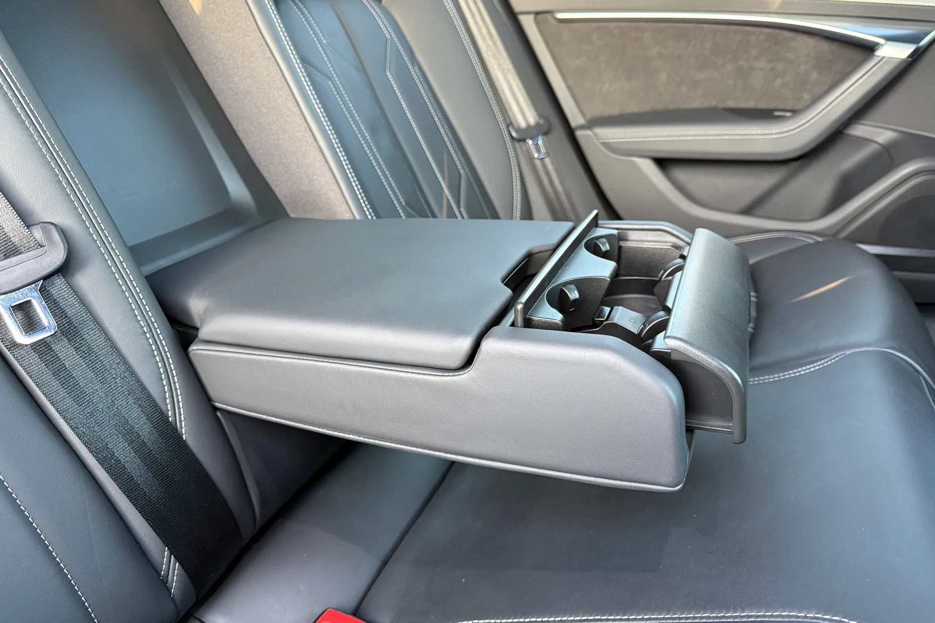 Audi A6 allroad thumbnail image number 54