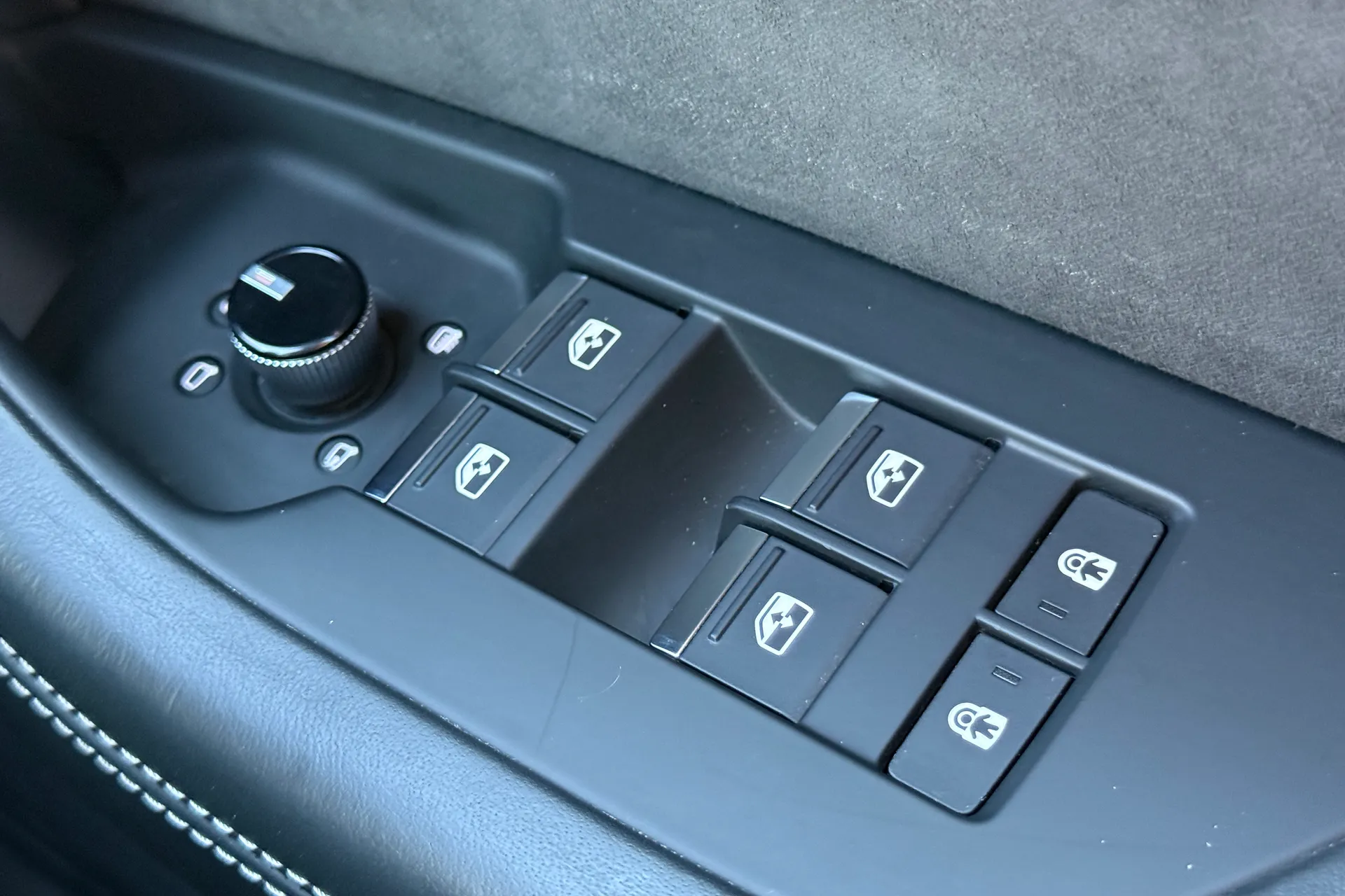 Audi A6 allroad thumbnail image number 24