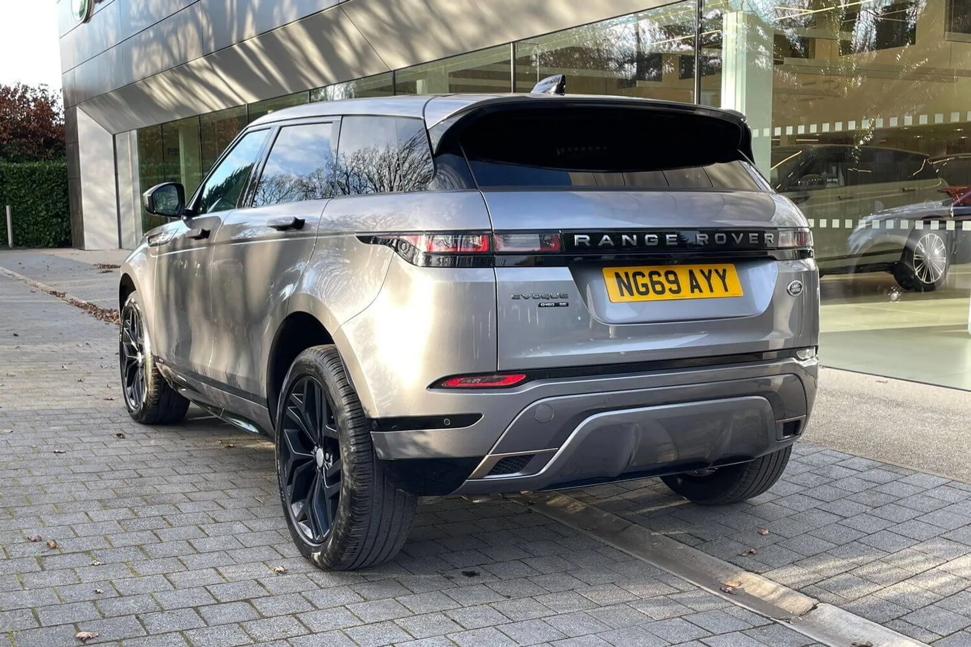 LAND ROVER RANGE ROVER EVOQUE thumbnail image number 2