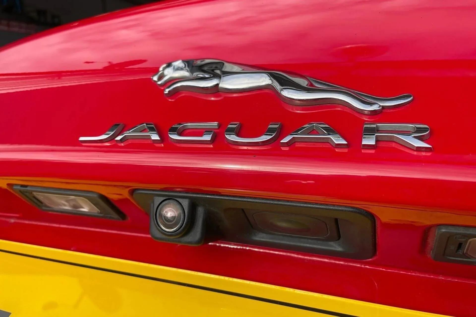 Jaguar XE thumbnail image number 20