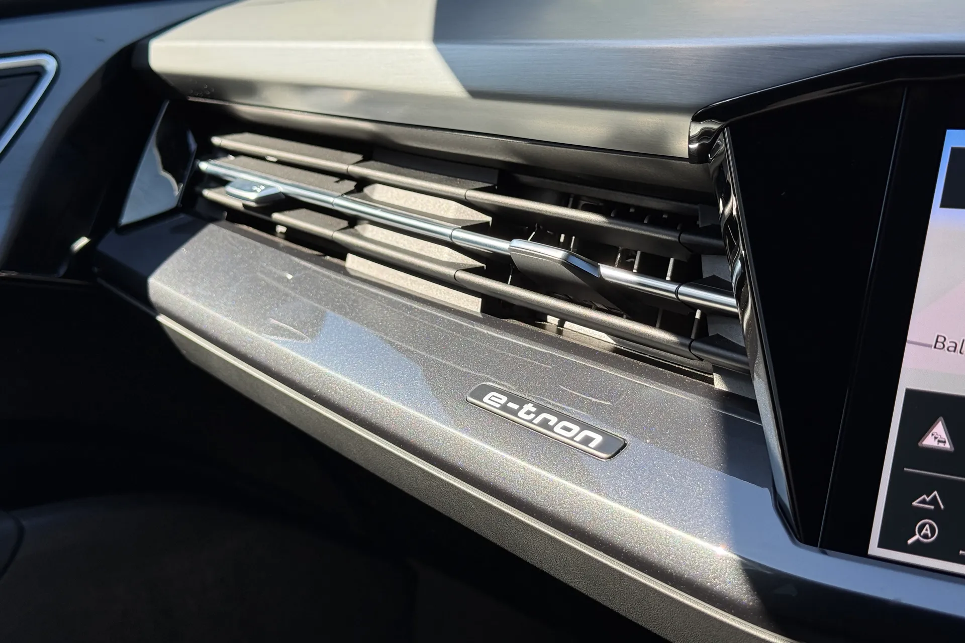 Audi Q4 thumbnail image number 14