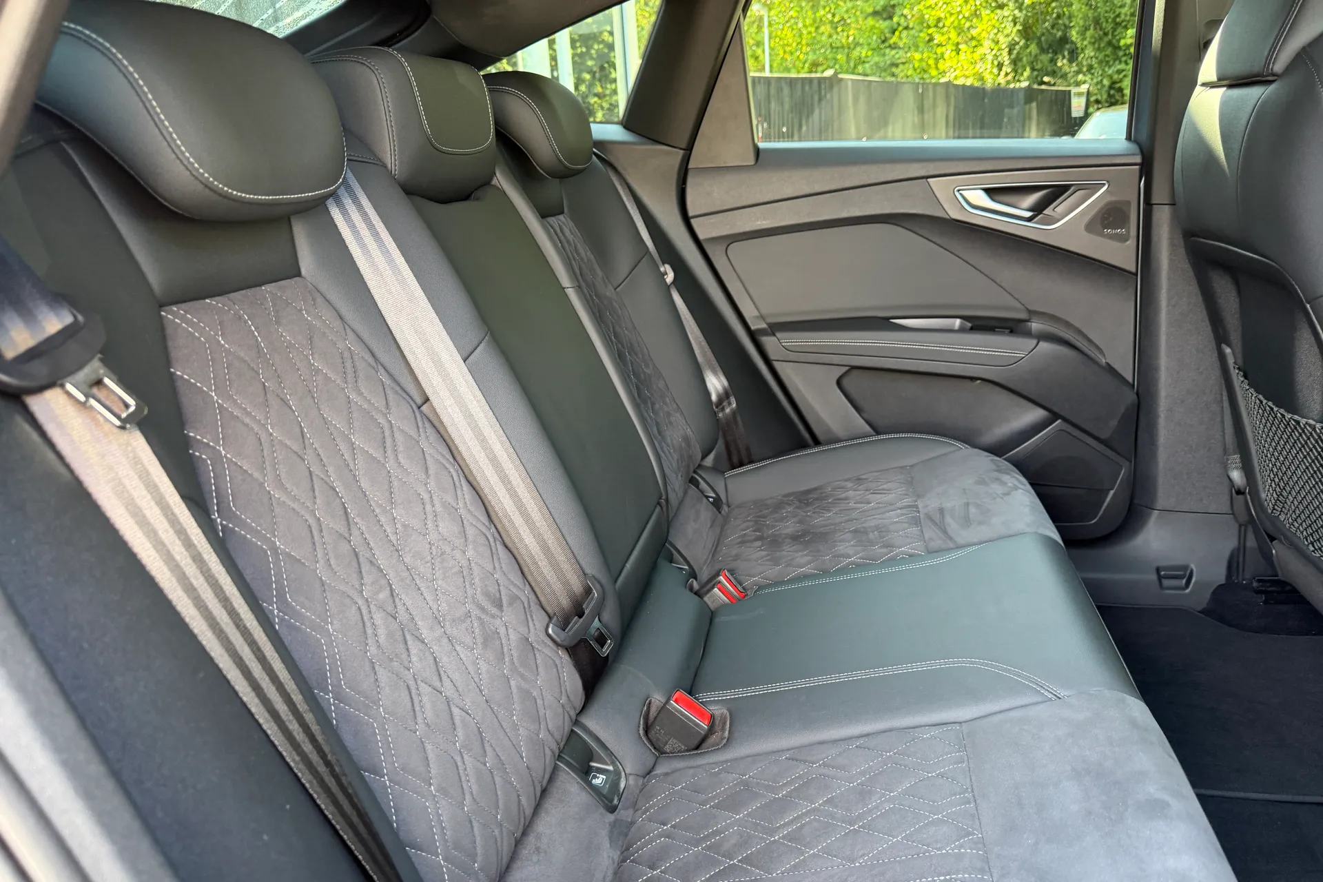 Audi Q4 thumbnail image number 25