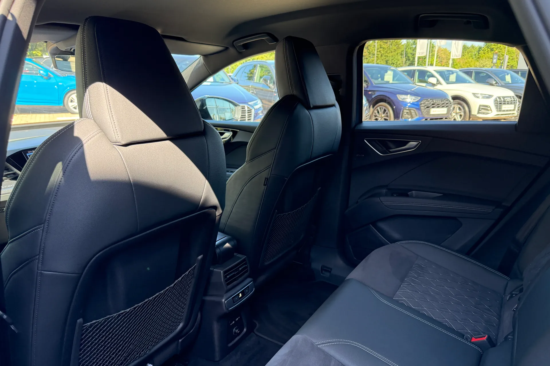 Audi Q4 thumbnail image number 38