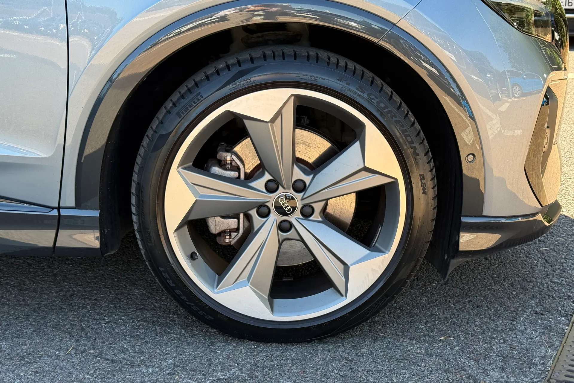 Audi Q4 thumbnail image number 23