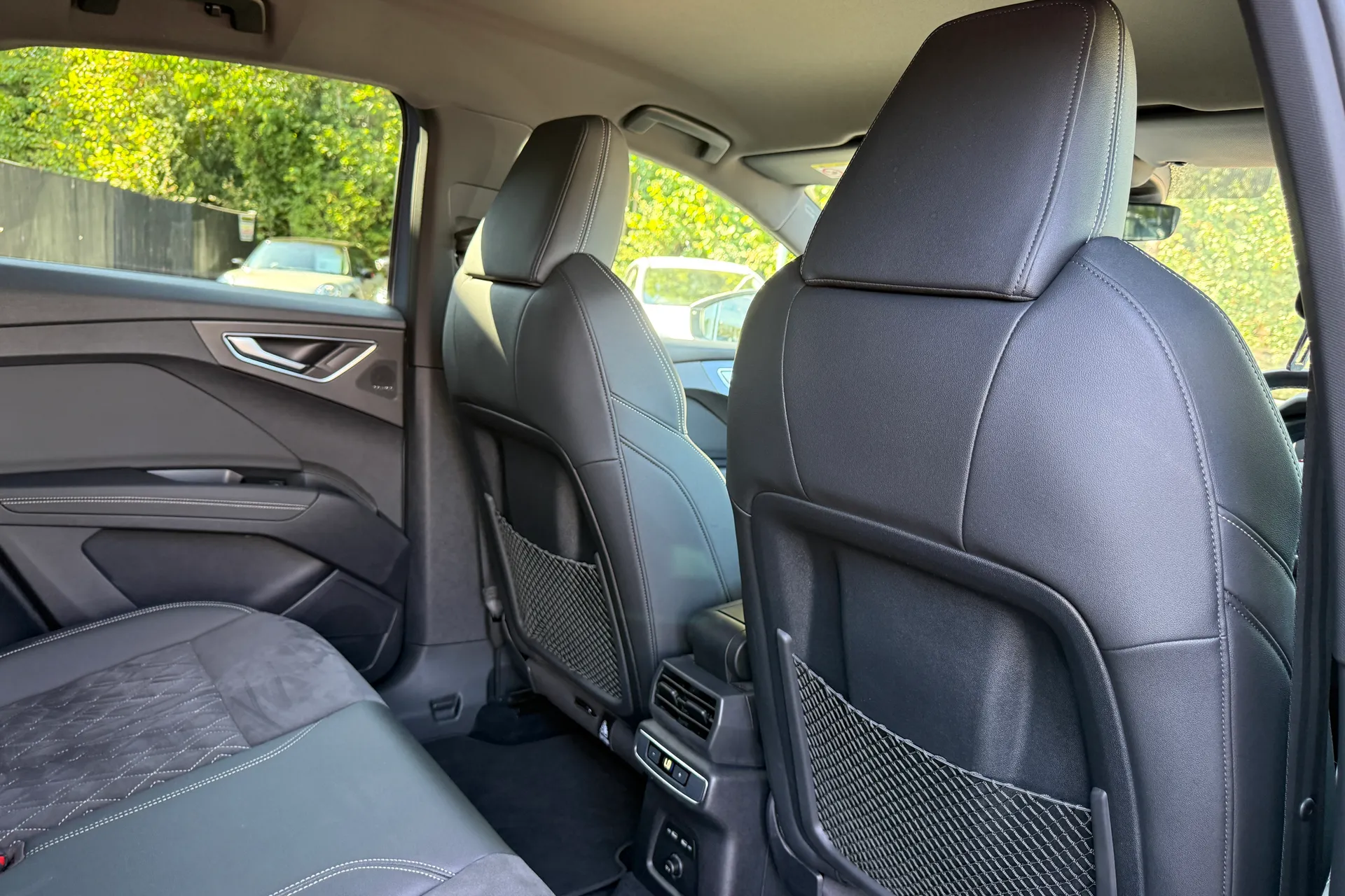 Audi Q4 thumbnail image number 27