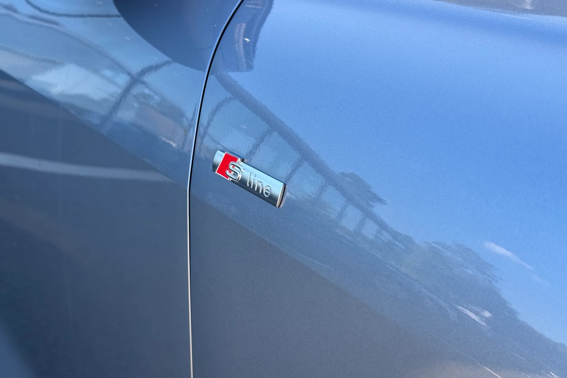 Audi Q4 thumbnail image number 8
