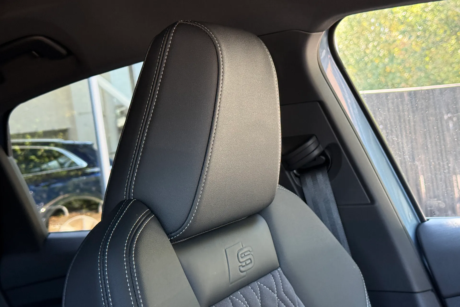 Audi Q4 thumbnail image number 16