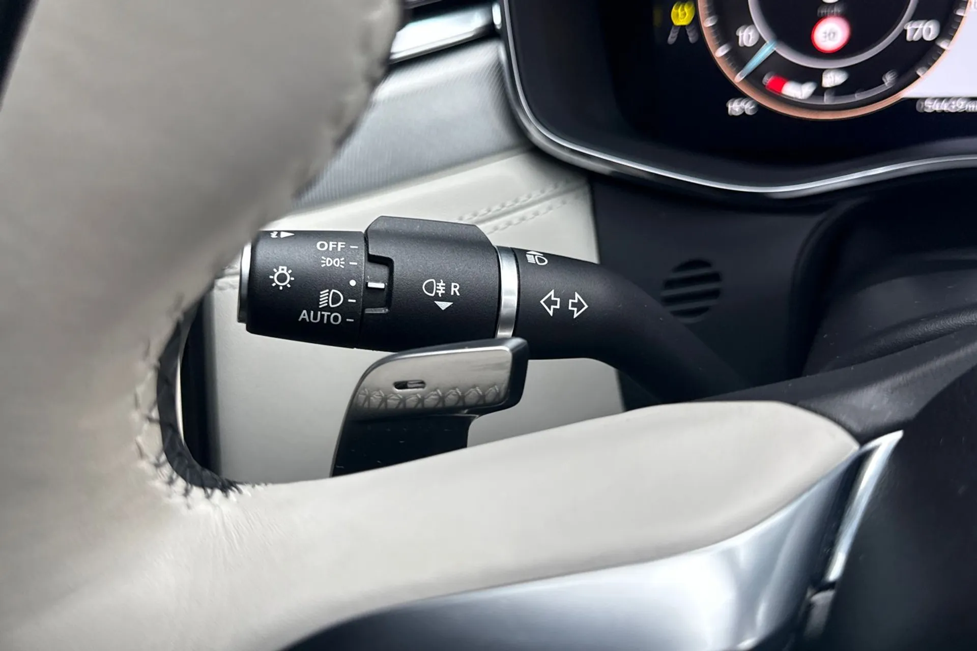 Jaguar XF thumbnail image number 32