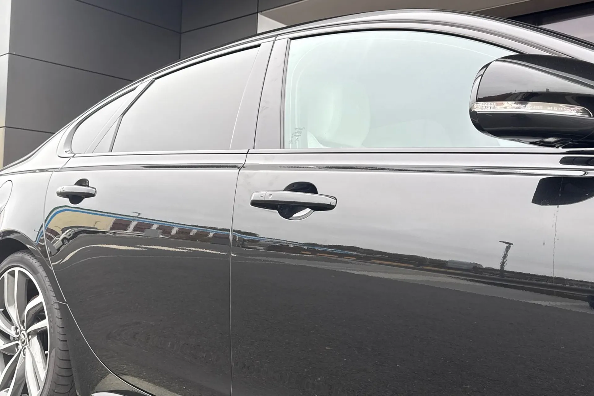 Jaguar XF thumbnail image number 34