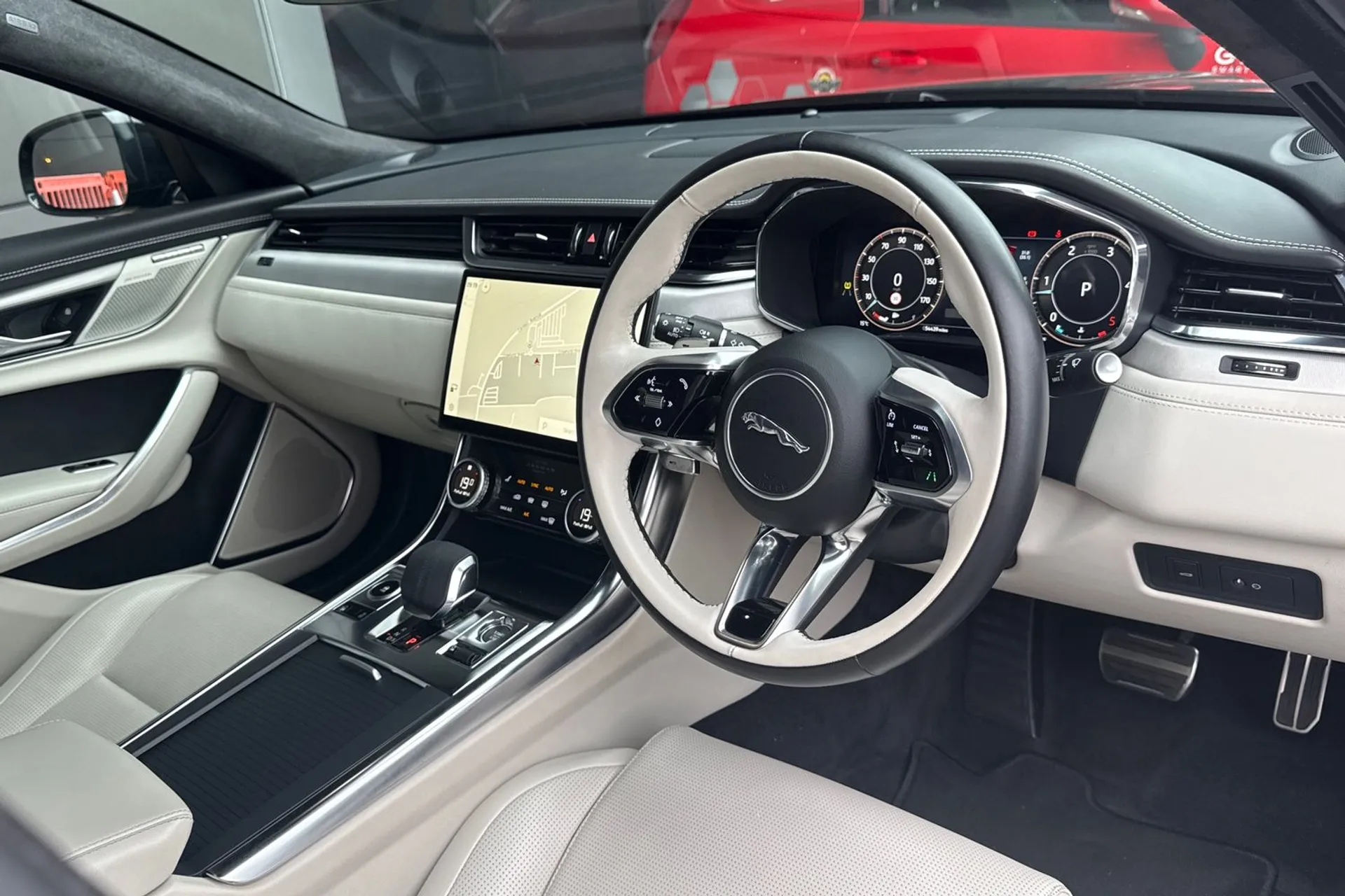 Jaguar XF thumbnail image number 13