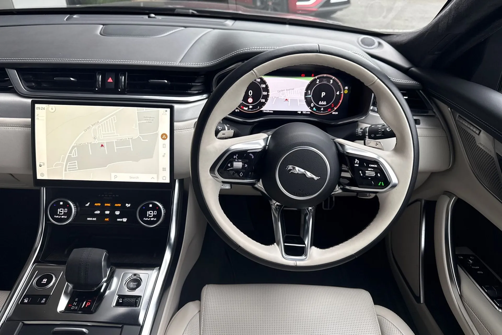 Jaguar XF thumbnail image number 27