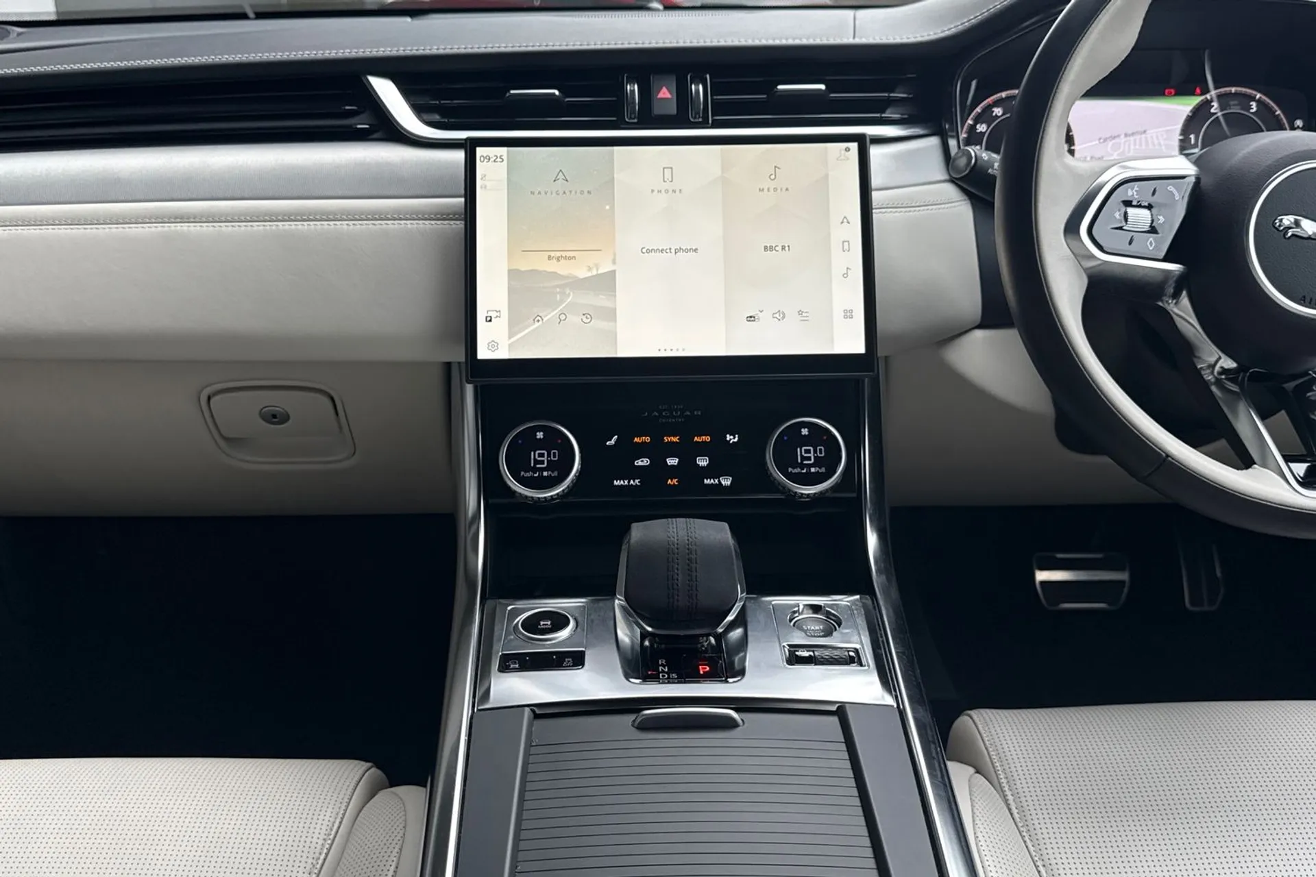 Jaguar XF thumbnail image number 28