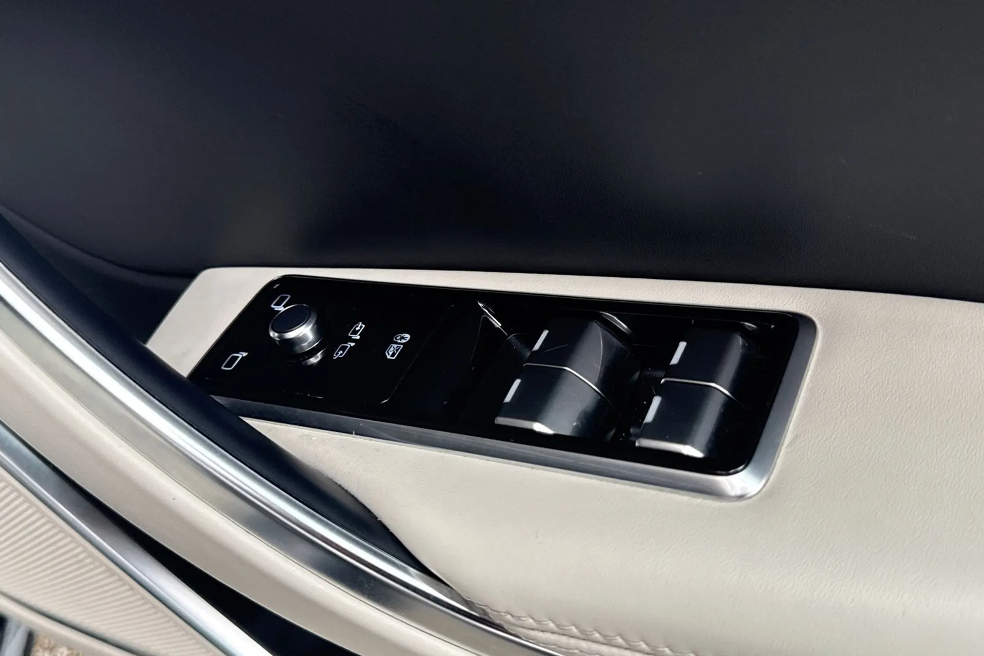 Jaguar XF thumbnail image number 19