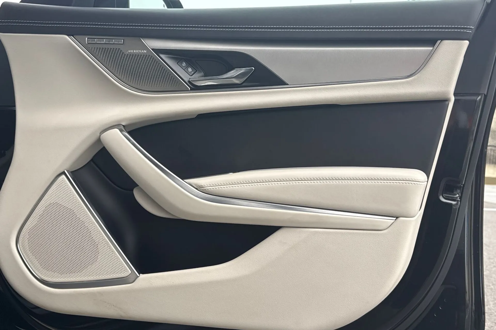 Jaguar XF thumbnail image number 18