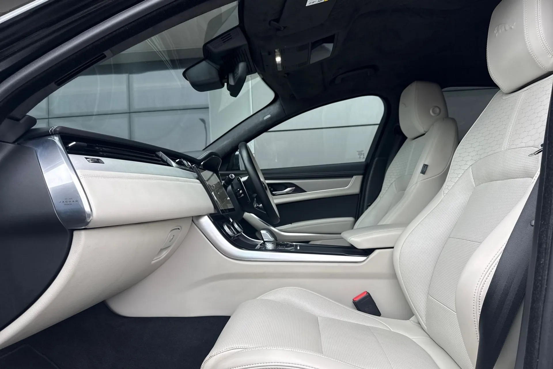 Jaguar XF thumbnail image number 51