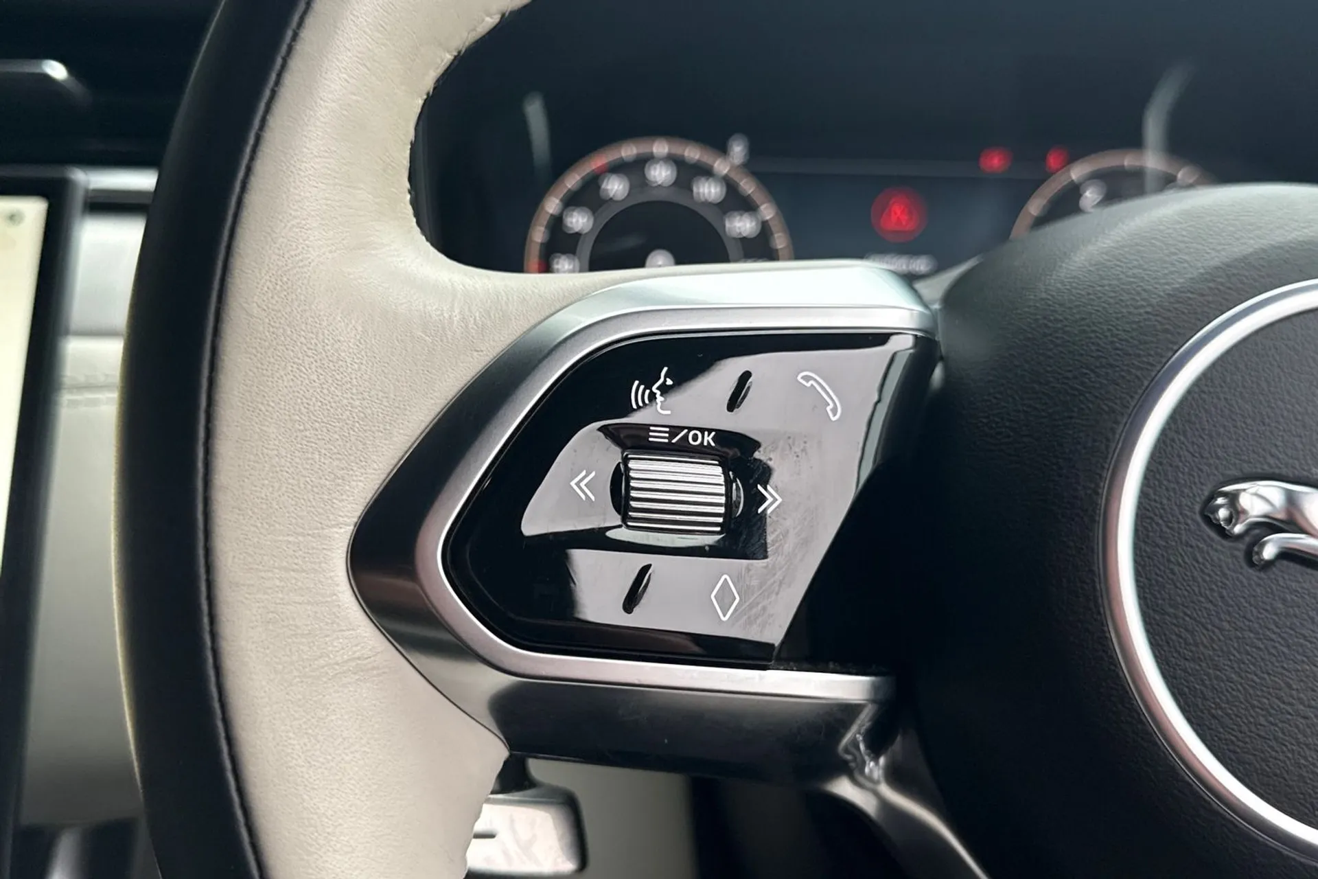 Jaguar XF thumbnail image number 30