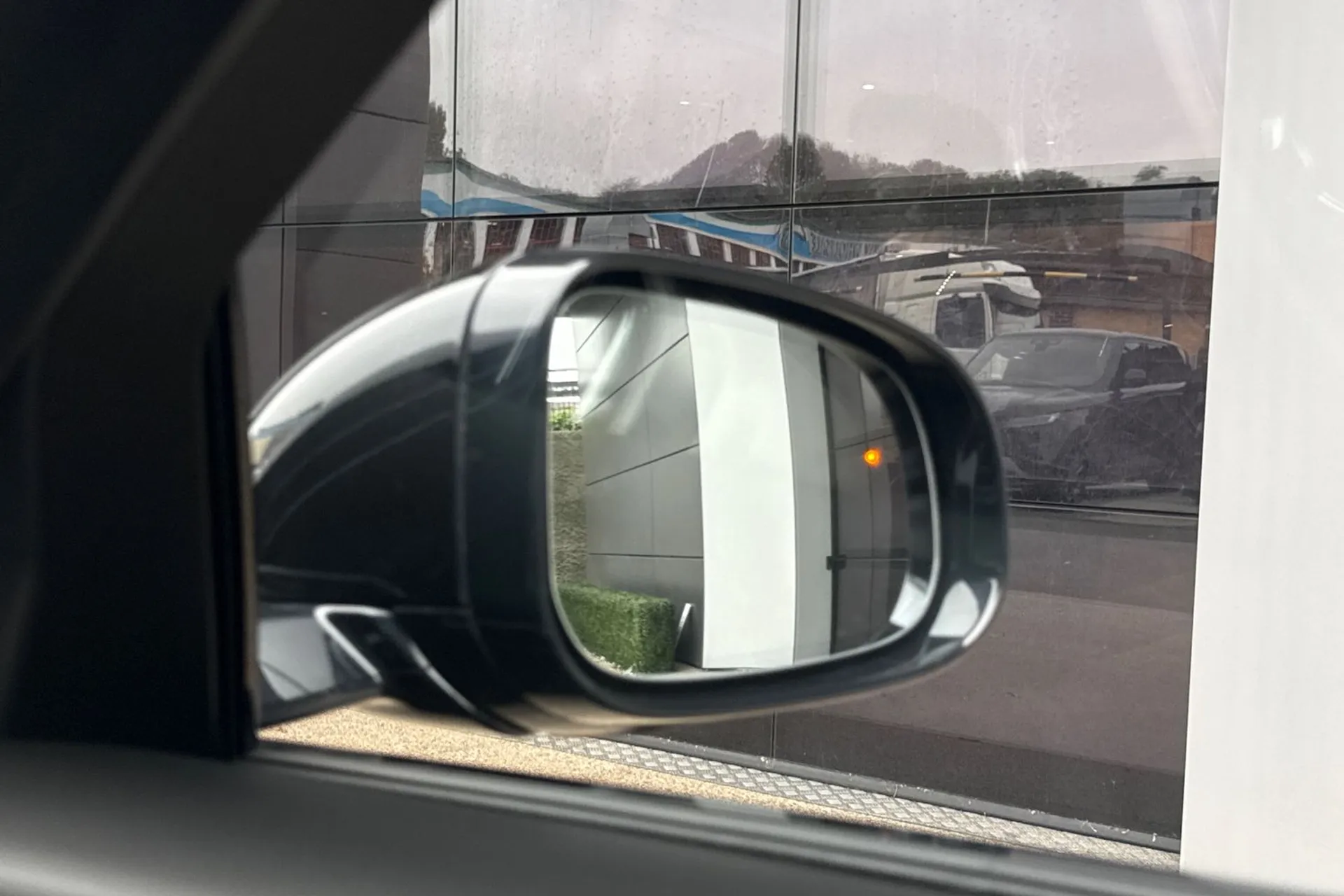 Jaguar XF thumbnail image number 9