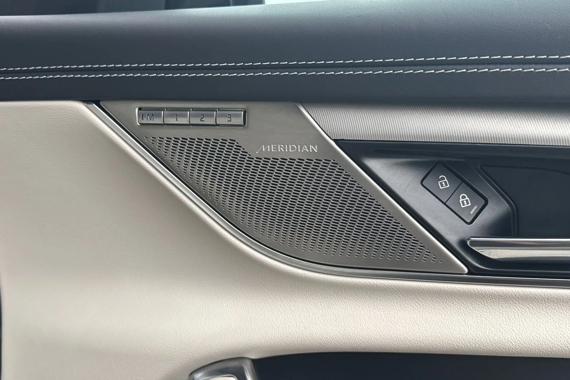 Jaguar XF thumbnail image number 20