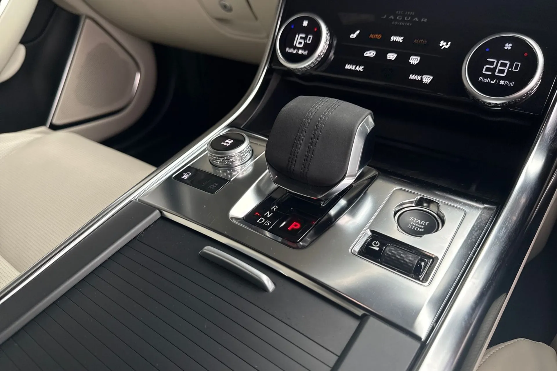 Jaguar XF thumbnail image number 59