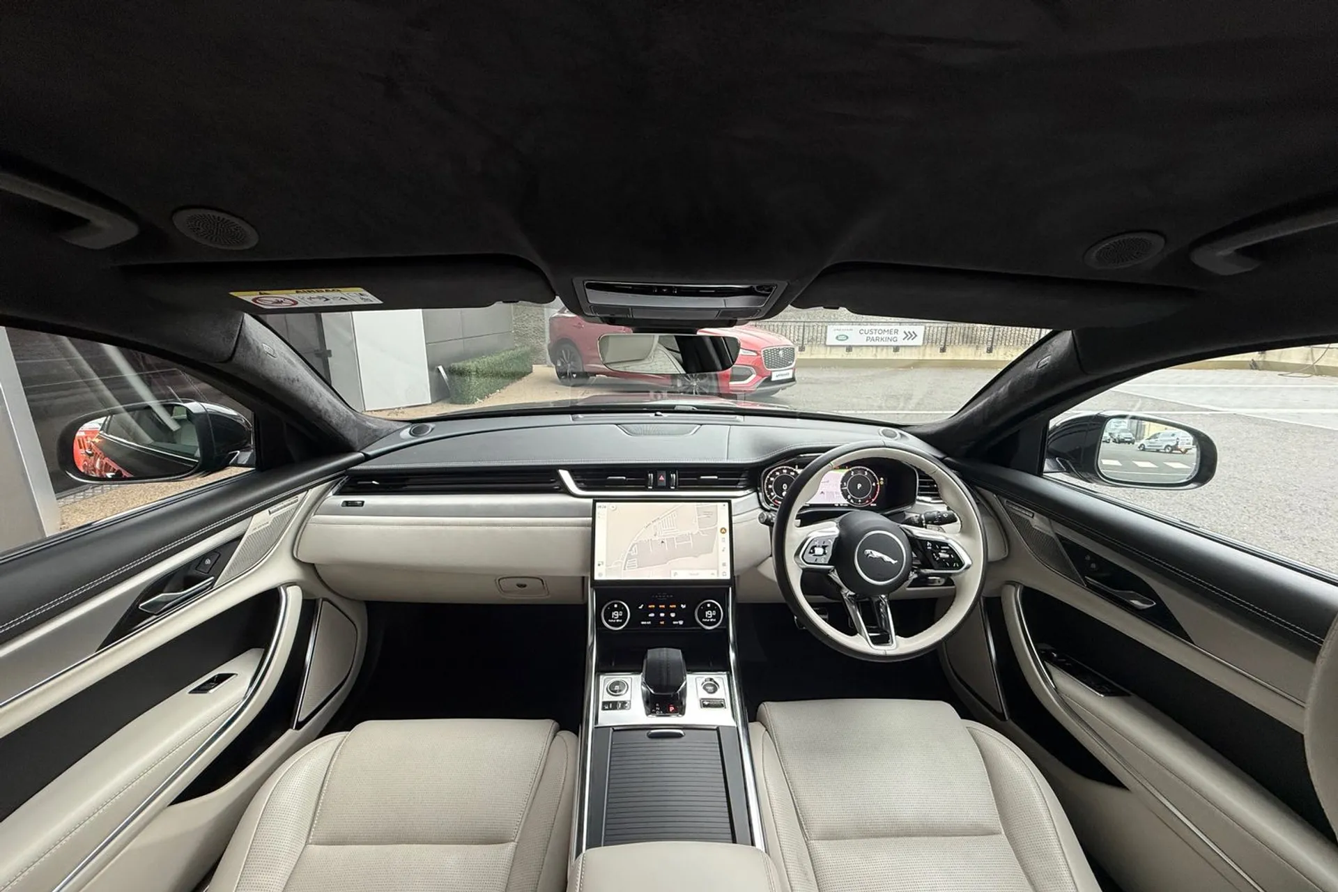 Jaguar XF thumbnail image number 3