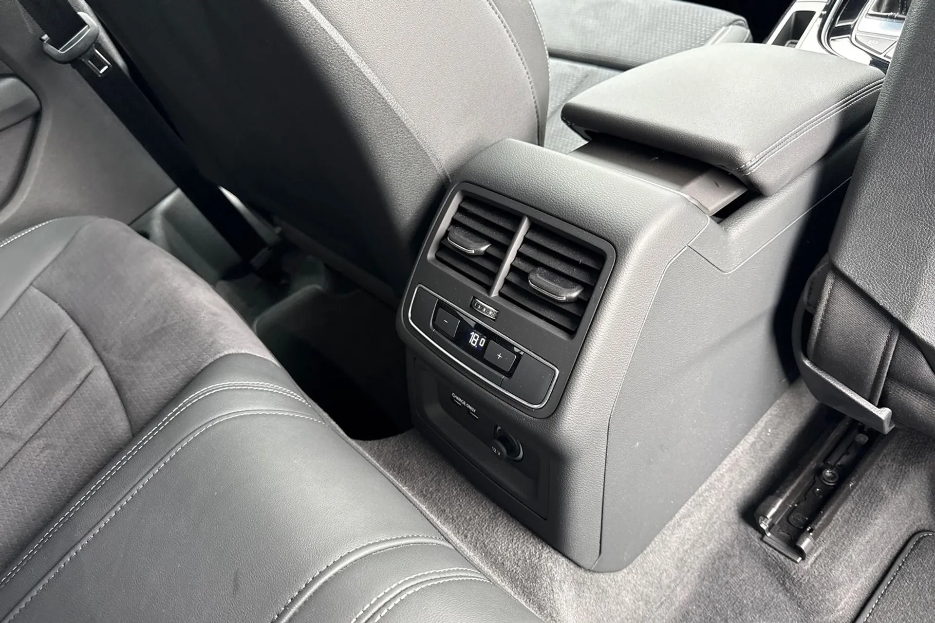 Audi A5 thumbnail image number 28