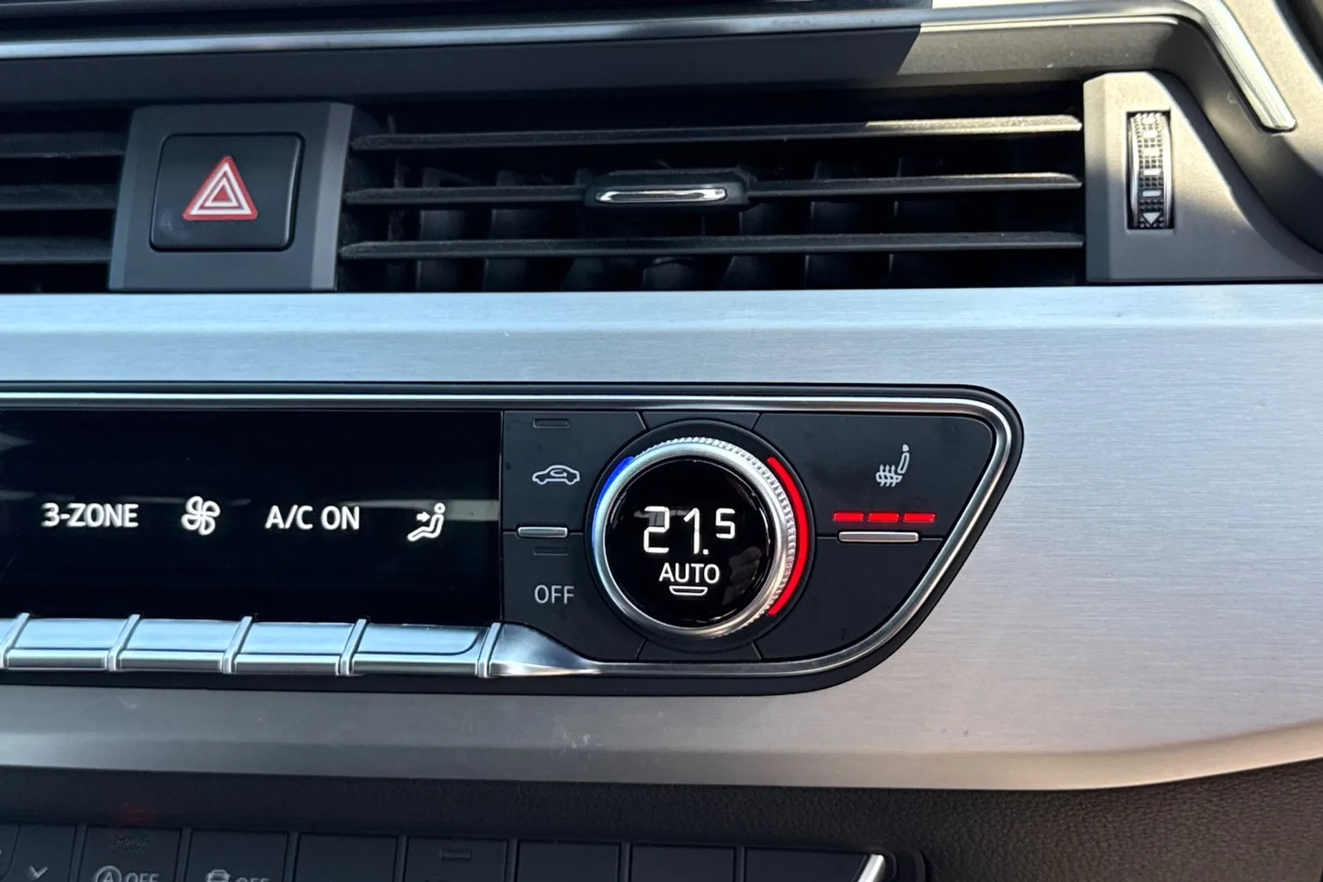 Audi A4 thumbnail image number 19