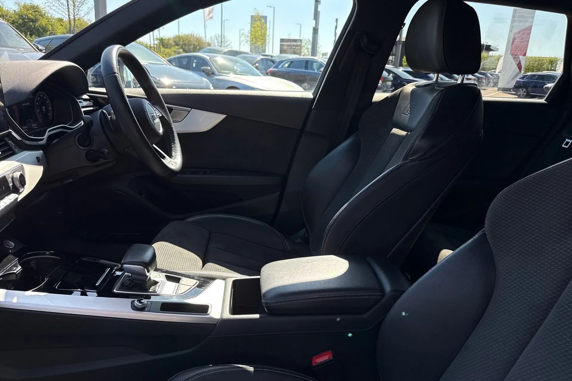 Audi A4 thumbnail image number 45