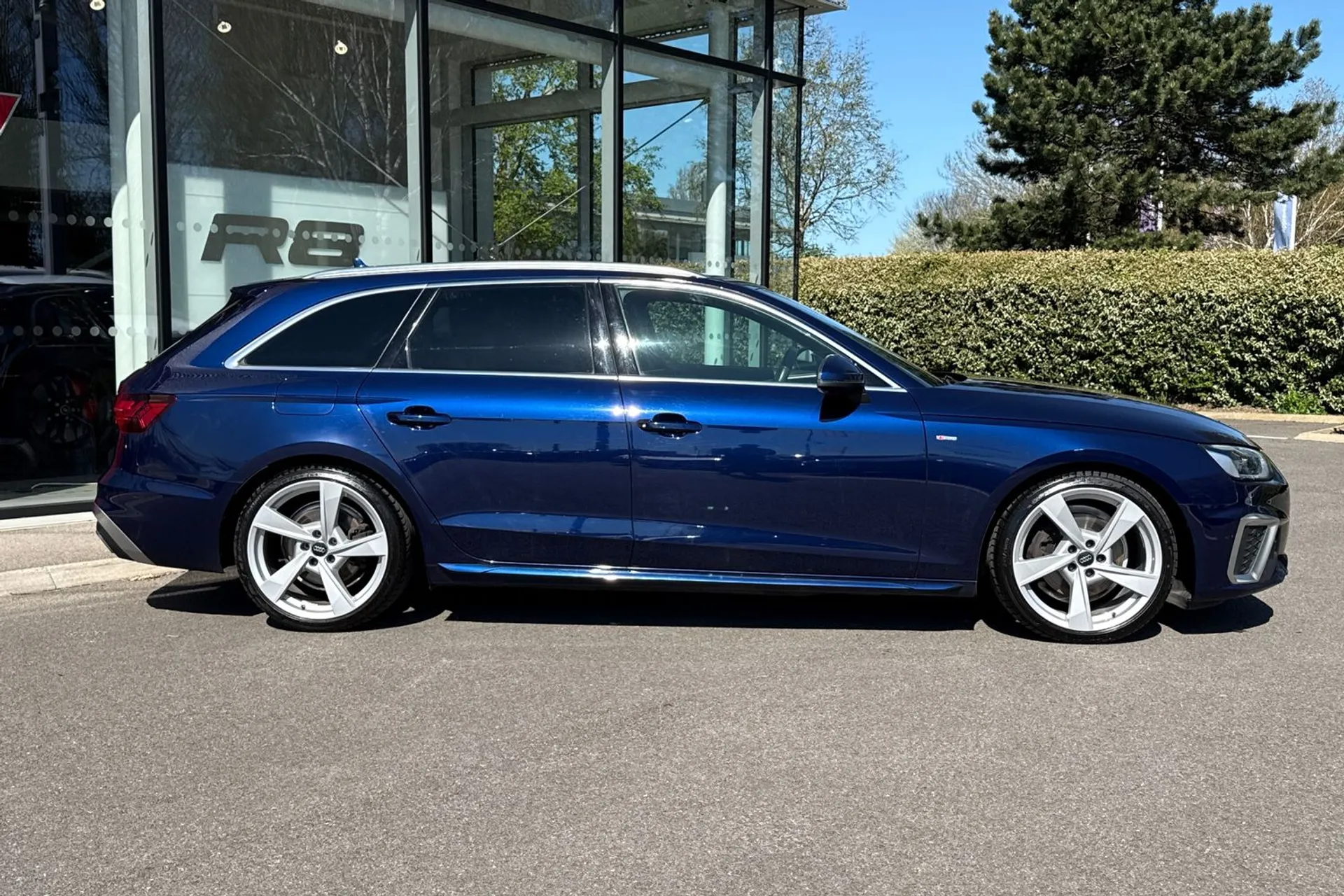 Audi A4 thumbnail image number 2