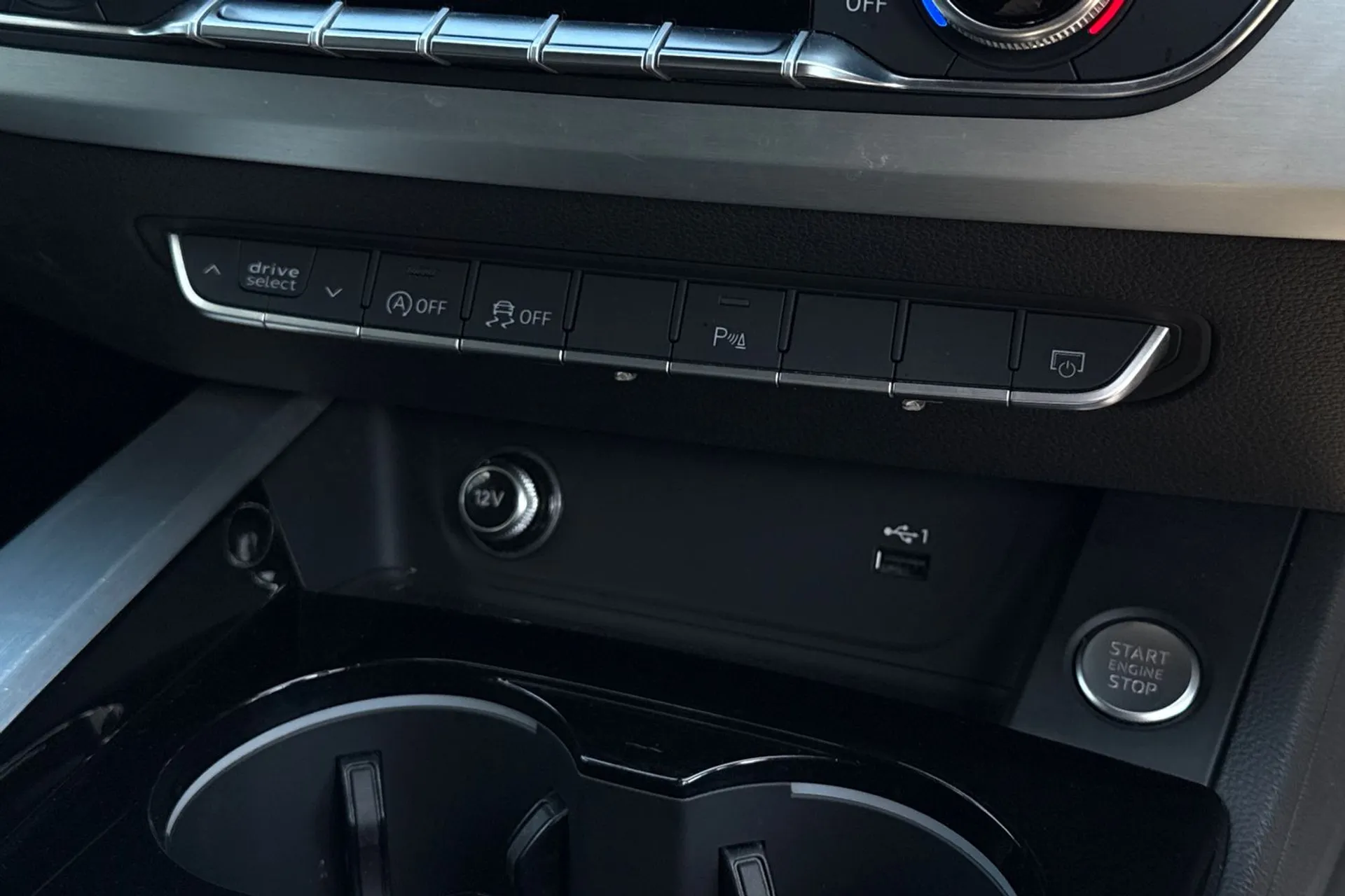 Audi A4 thumbnail image number 28