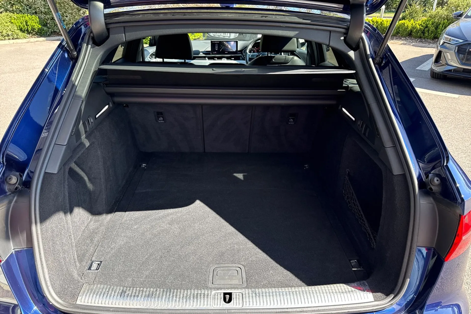 Audi A4 thumbnail image number 36