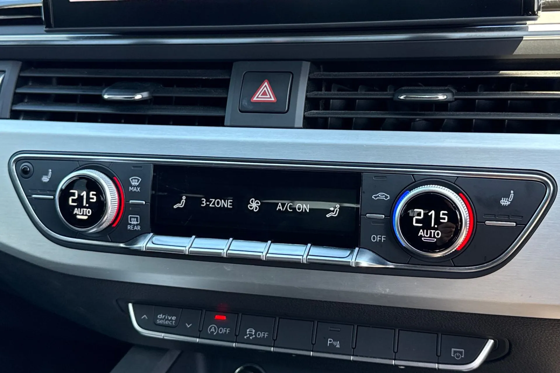 Audi A4 thumbnail image number 12