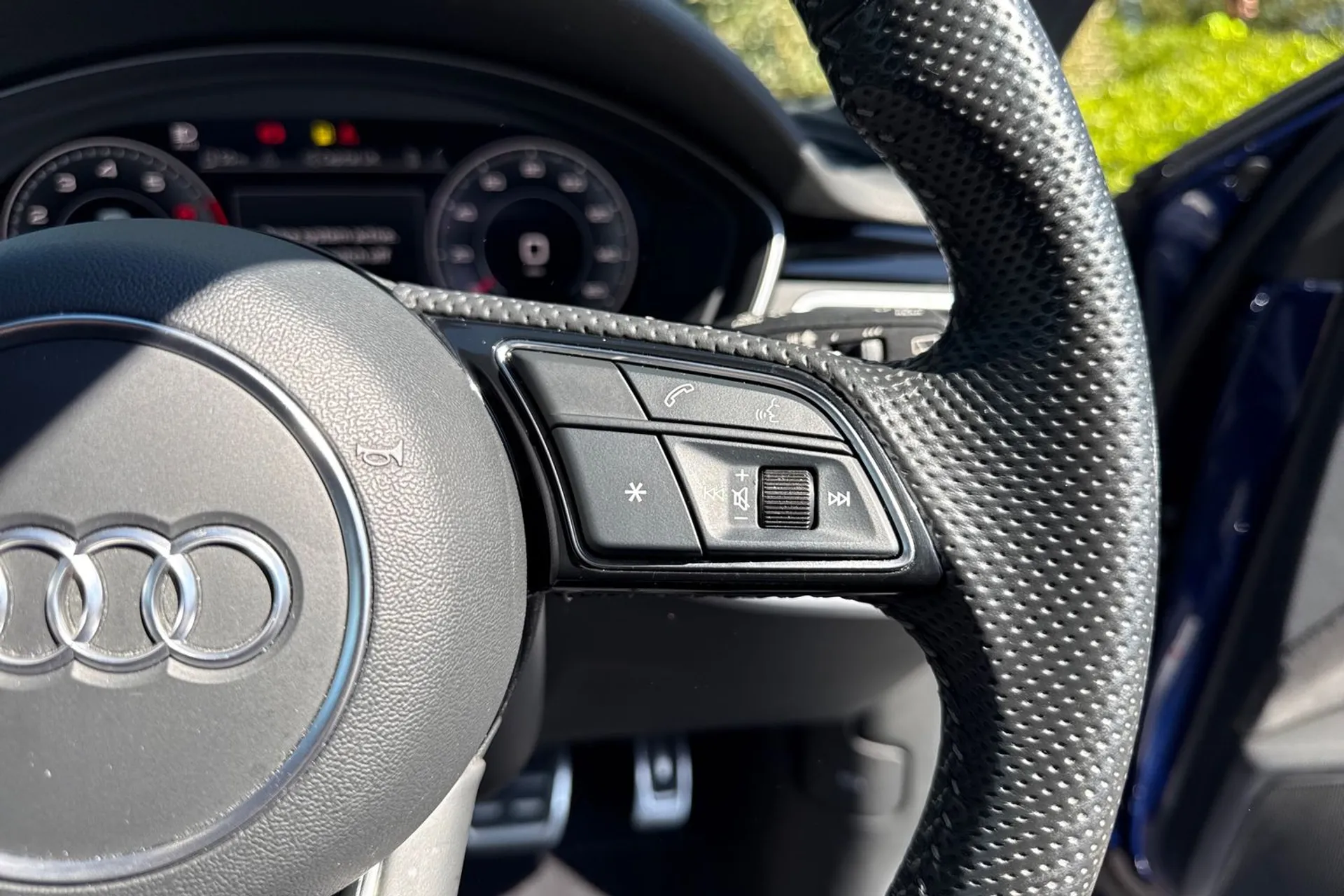 Audi A4 thumbnail image number 40