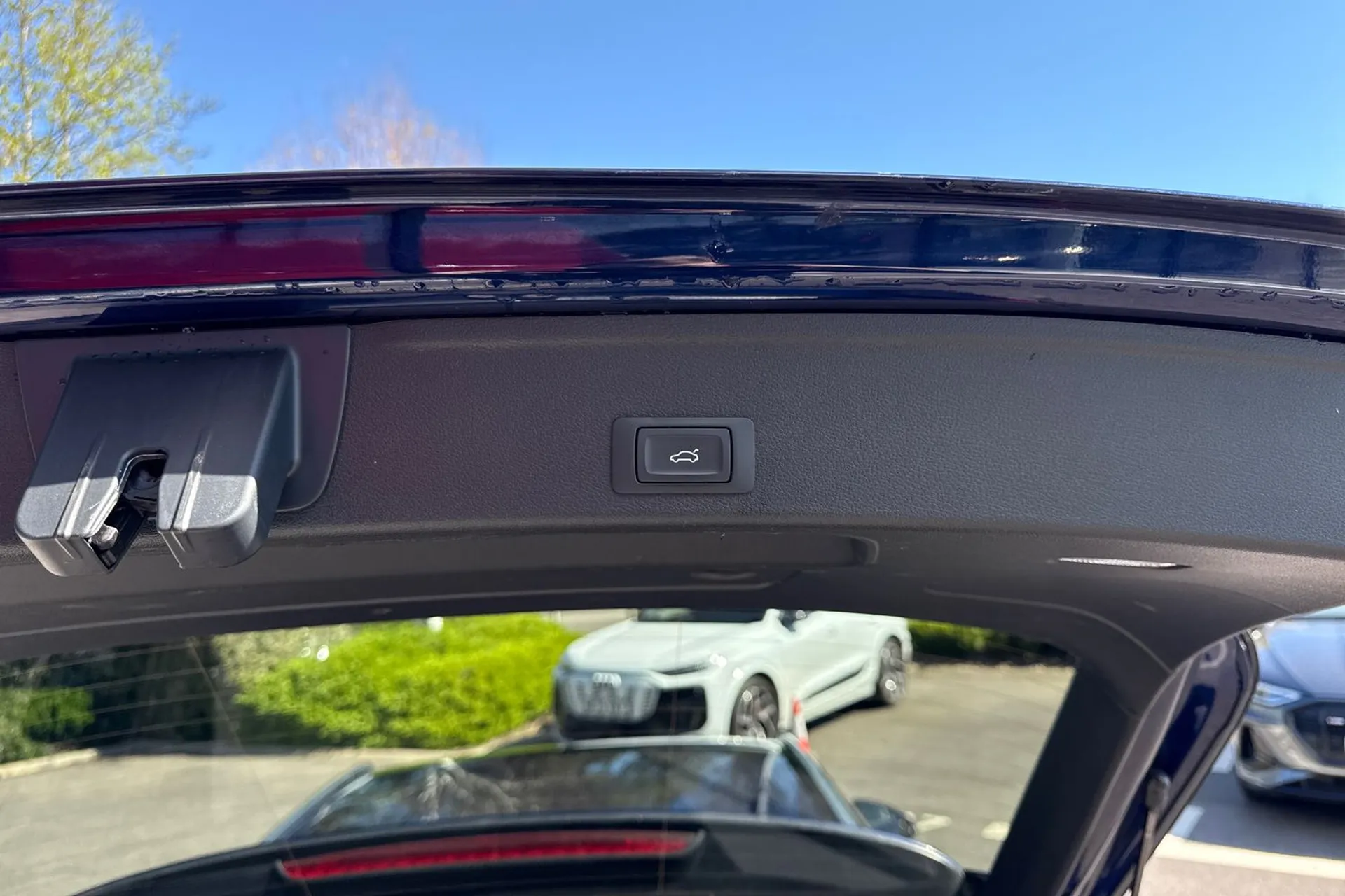 Audi A4 thumbnail image number 37