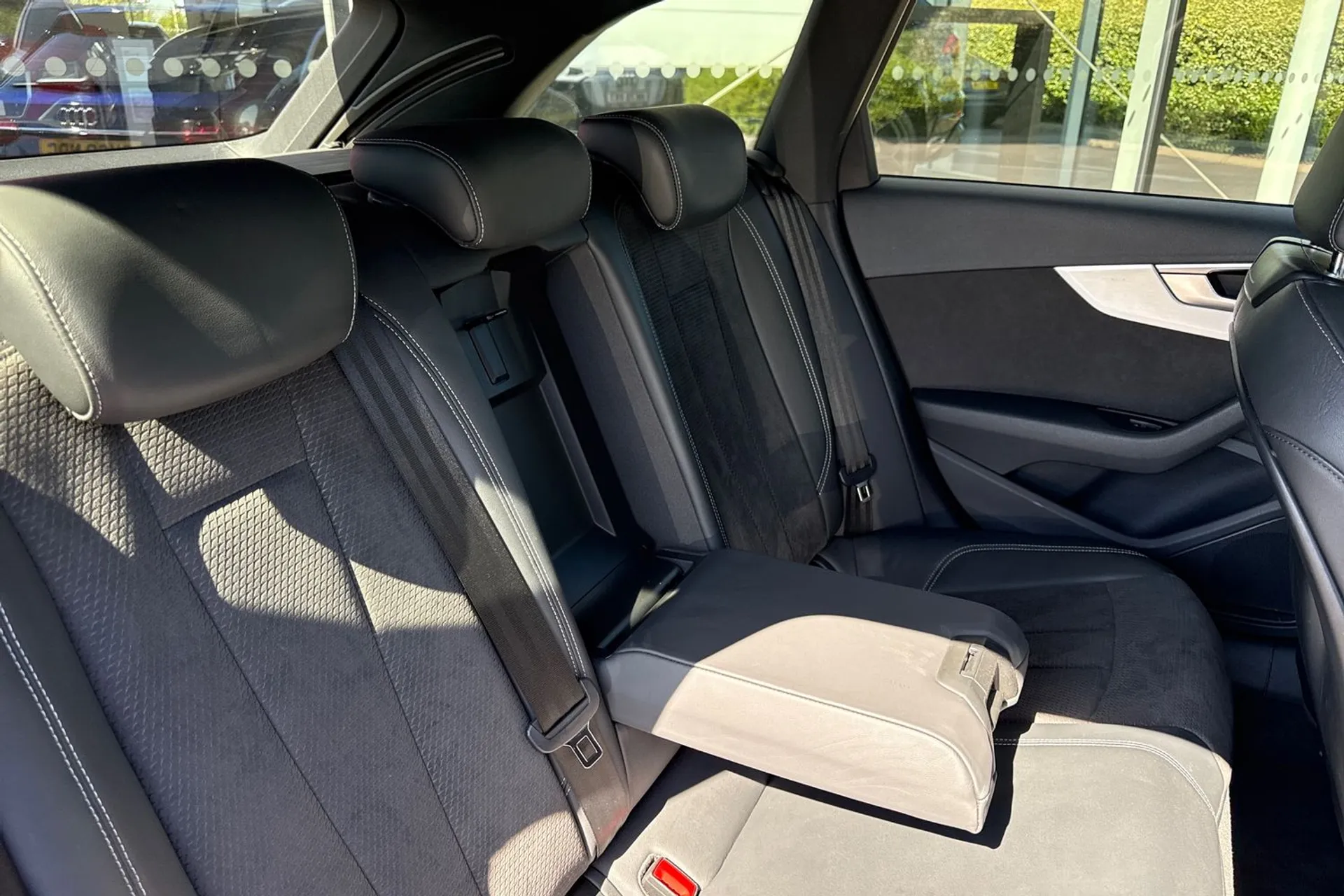 Audi A4 thumbnail image number 41