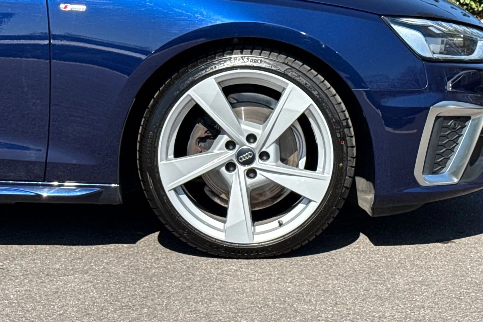 Audi A4 thumbnail image number 22