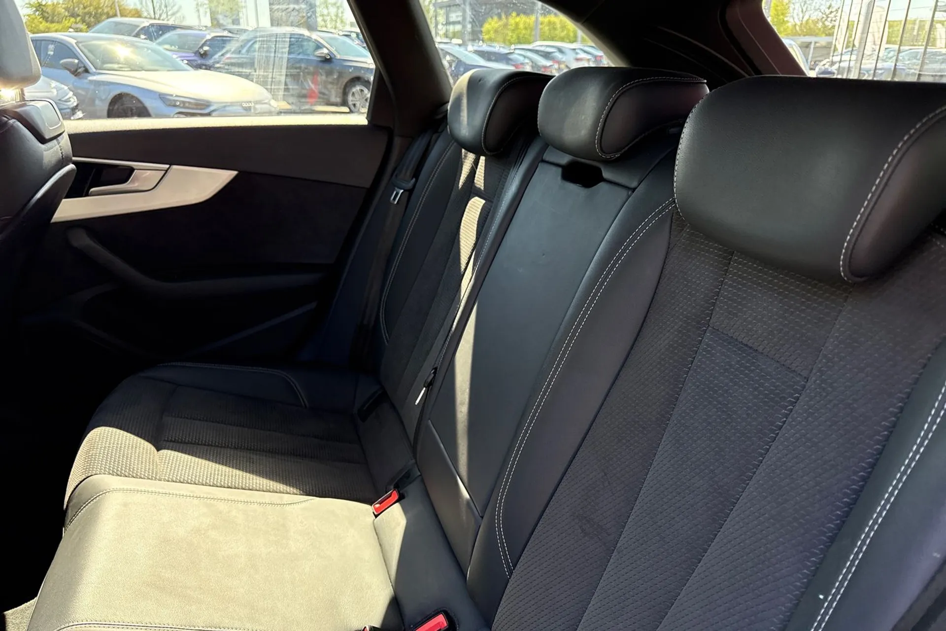 Audi A4 thumbnail image number 46