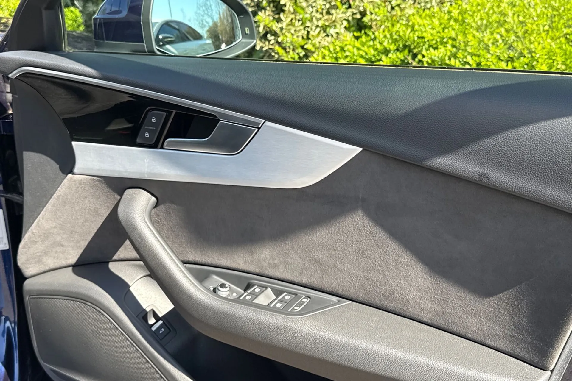 Audi A4 thumbnail image number 35