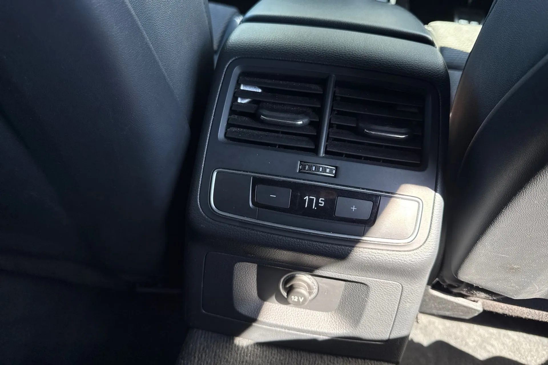 Audi A4 thumbnail image number 42