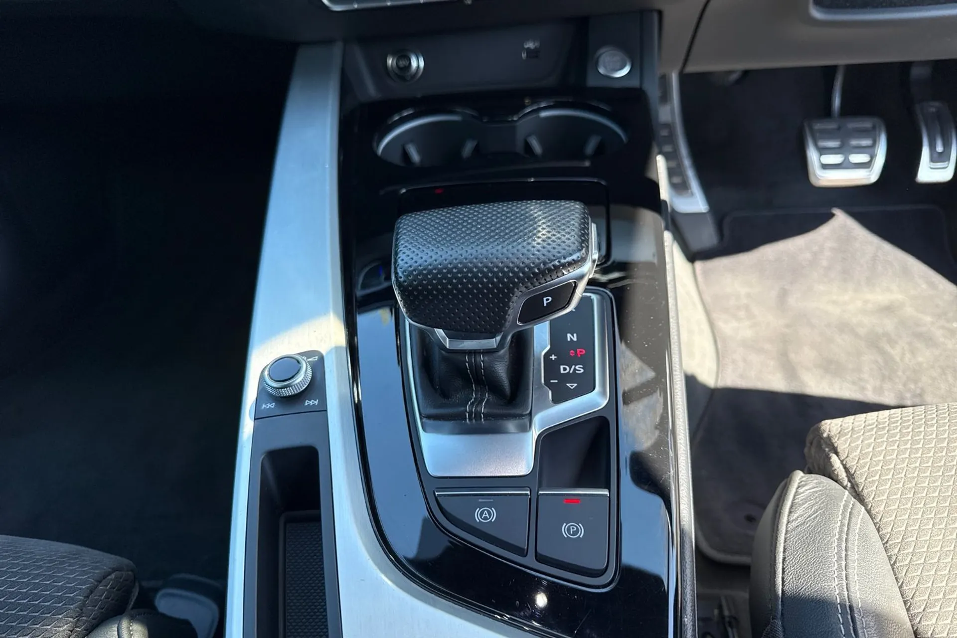 Audi A4 thumbnail image number 51