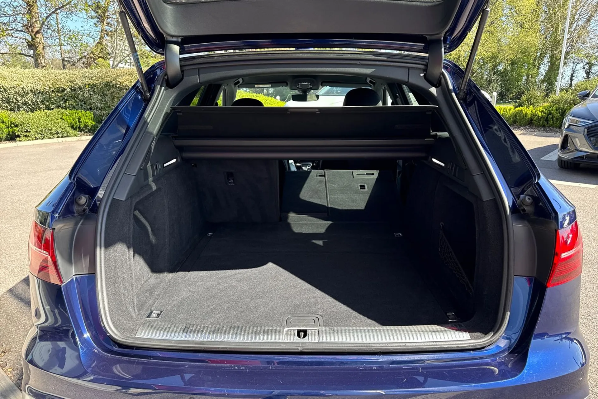 Audi A4 thumbnail image number 38