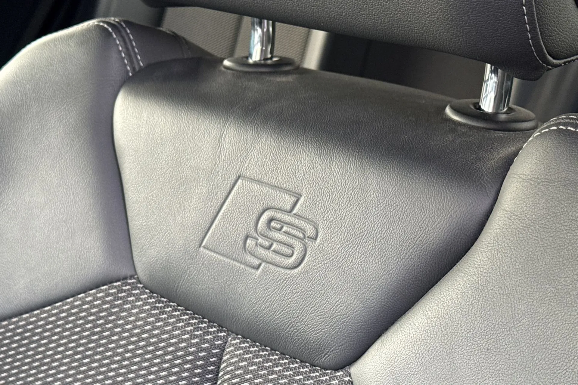 Audi Q3 thumbnail image number 22