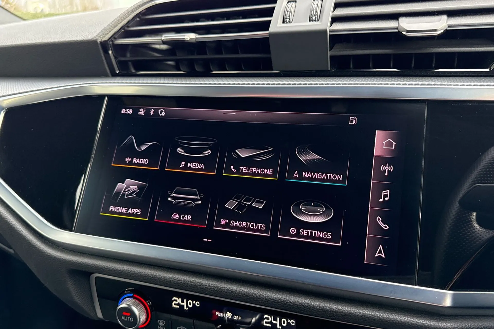 Audi Q3 thumbnail image number 10