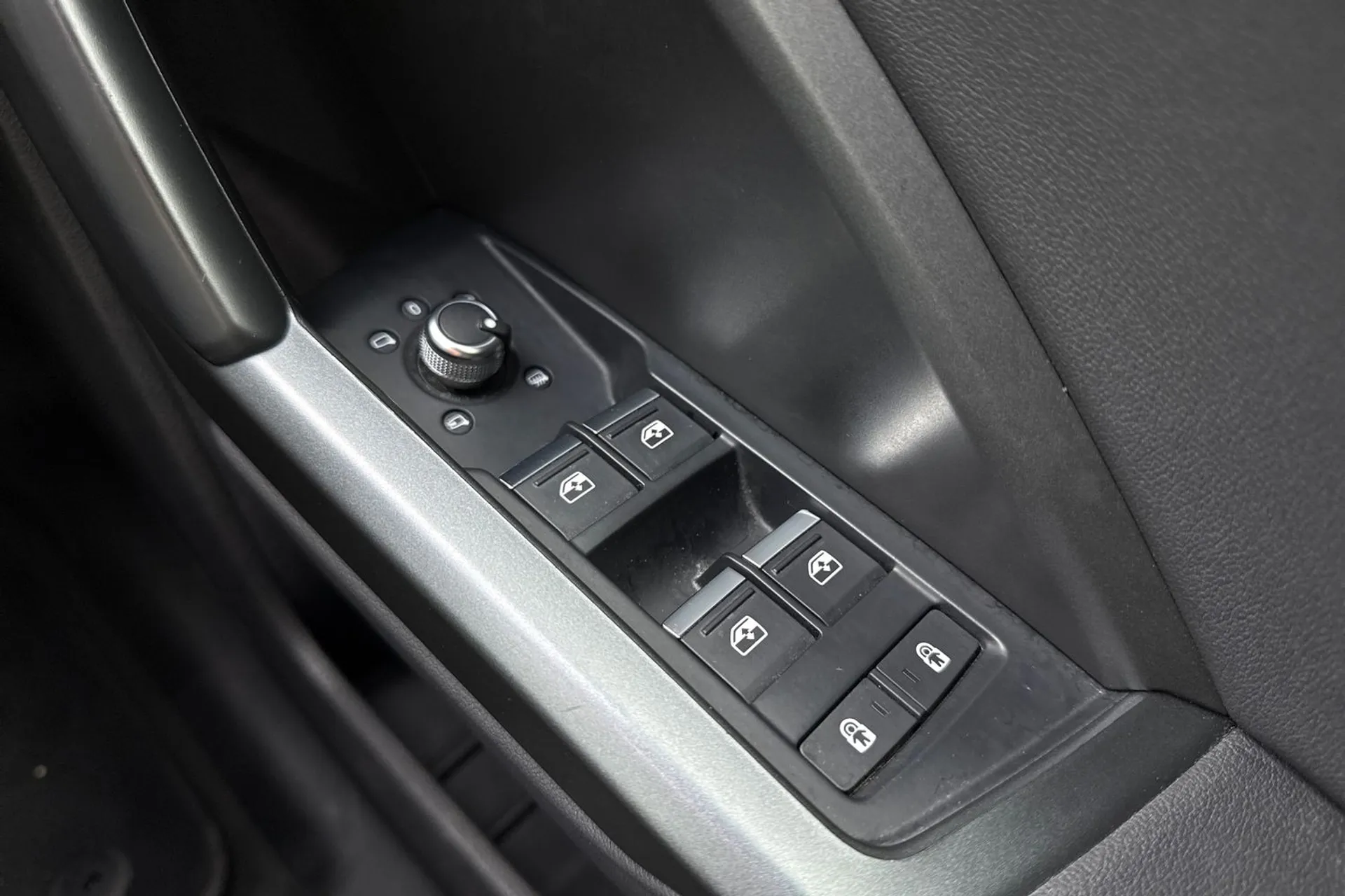 Audi Q3 thumbnail image number 38