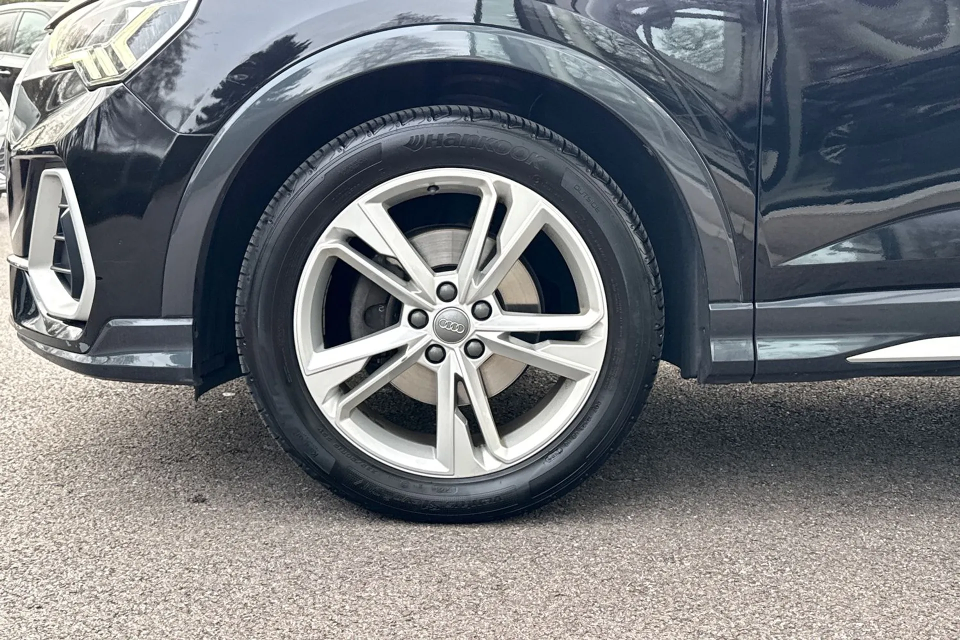 Audi Q3 thumbnail image number 21