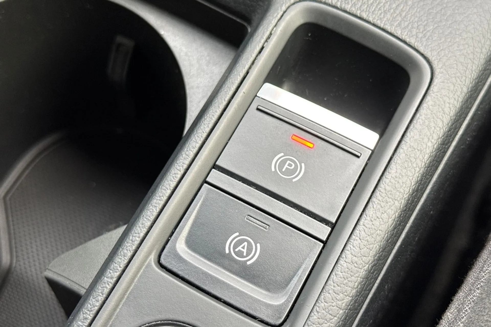 Audi Q3 thumbnail image number 25