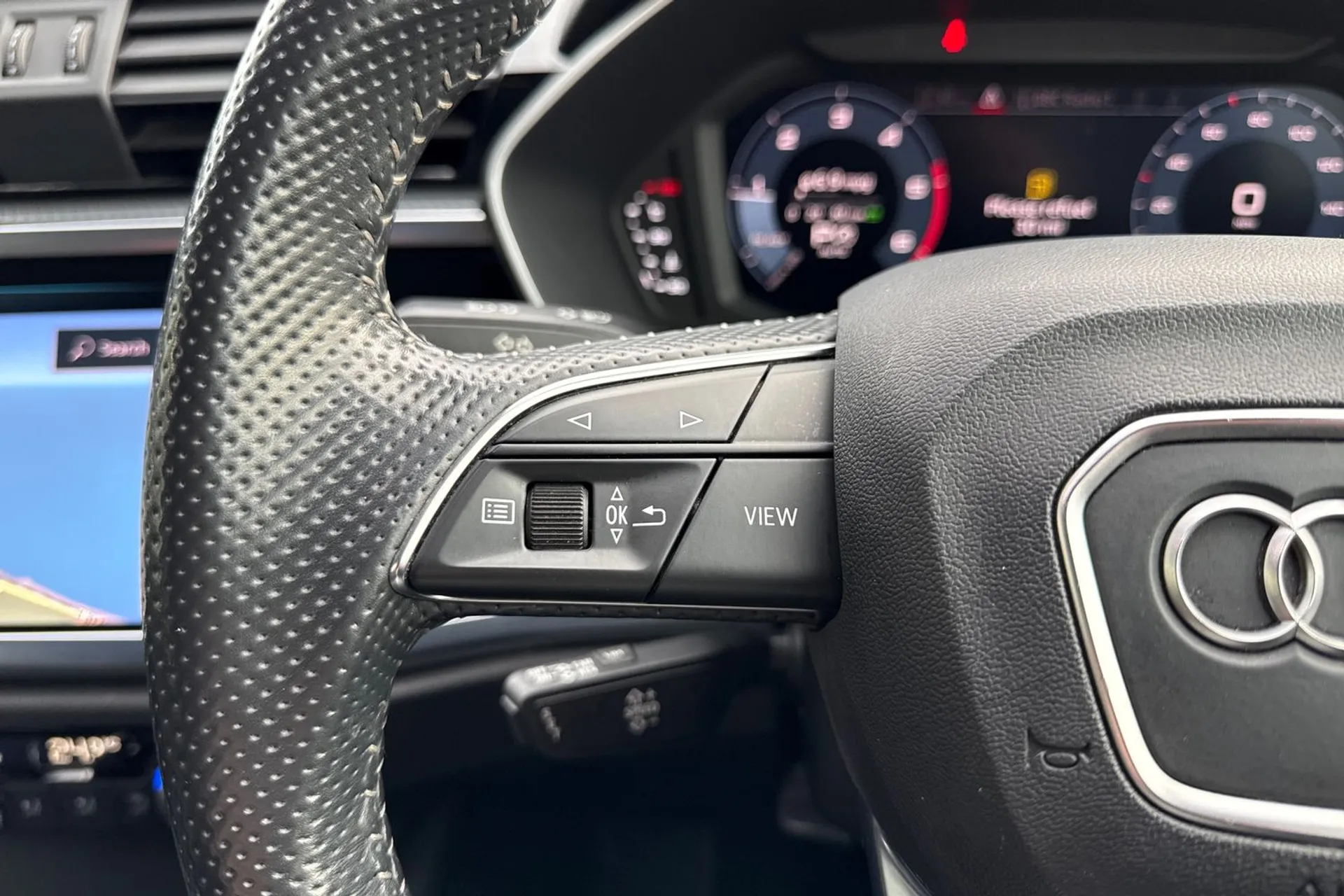 Audi Q3 thumbnail image number 40