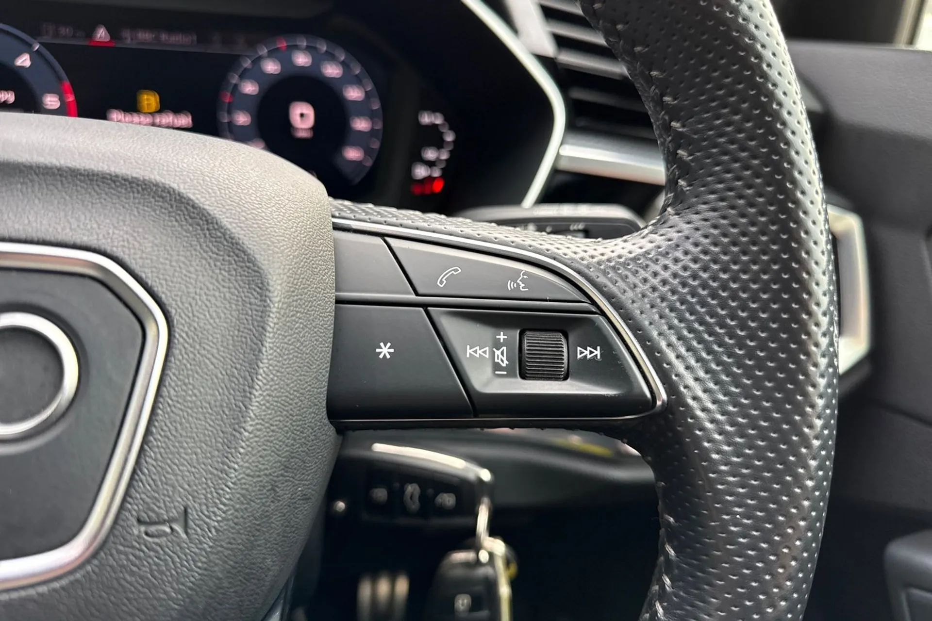 Audi Q3 thumbnail image number 41